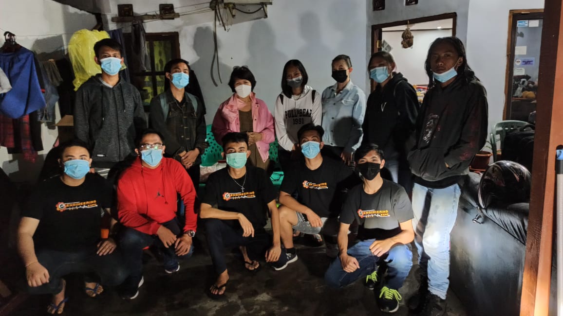 Bakti Sosial Ormawa Fakultas Teknik Unima, Bersih Bersih rumah korban banjir Manado Februari 2021